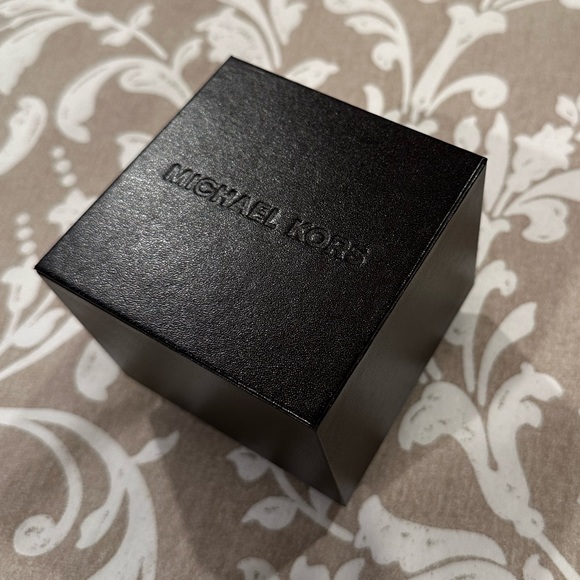 Michael Kors Parker Pavé Rose Gold-Tone Watch - good condition - Picture 8 of 8